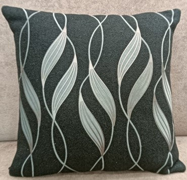 Elegant Leaf Pattern Cushion Green