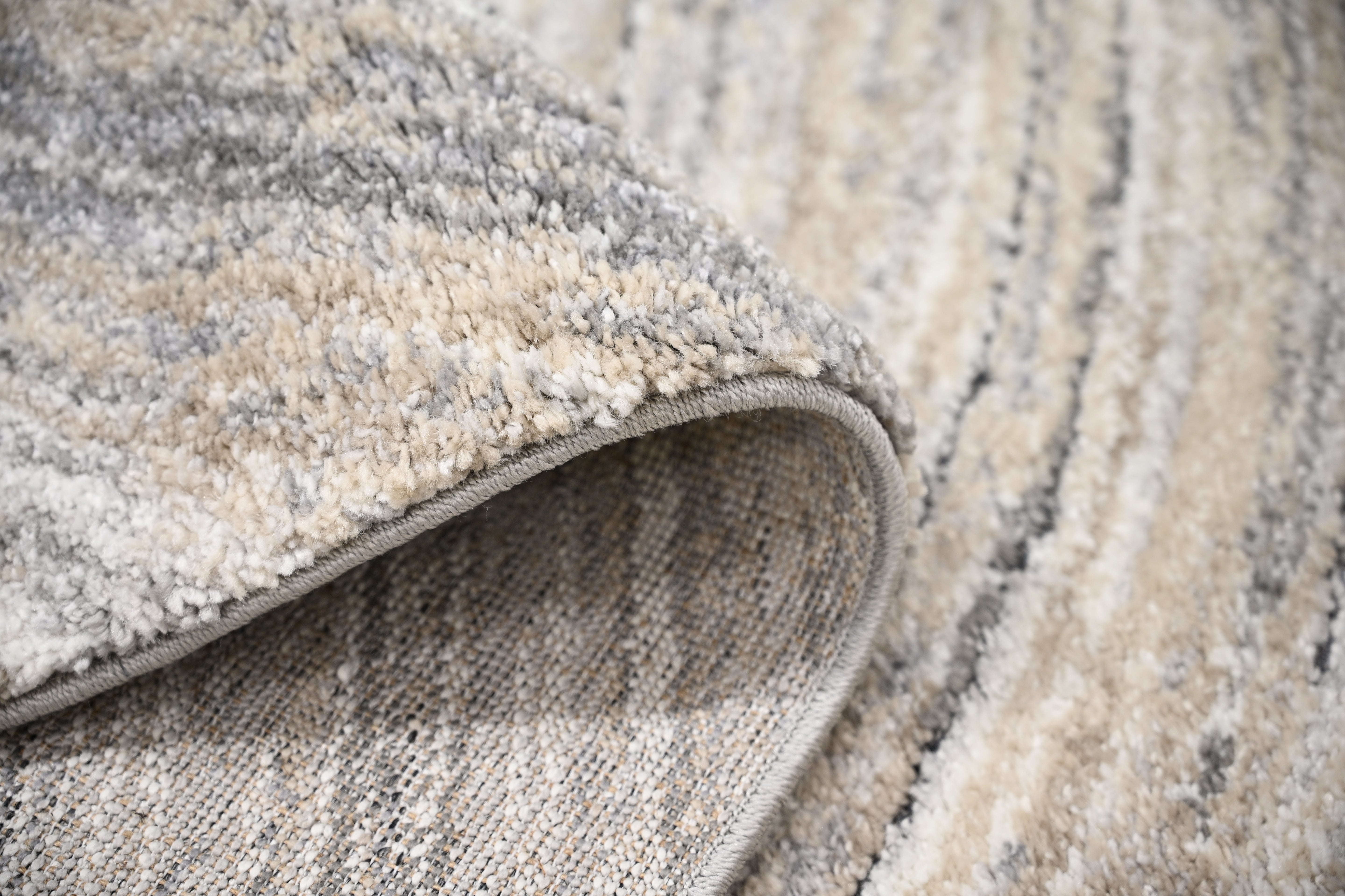 Modern Wave Ring Design Rug