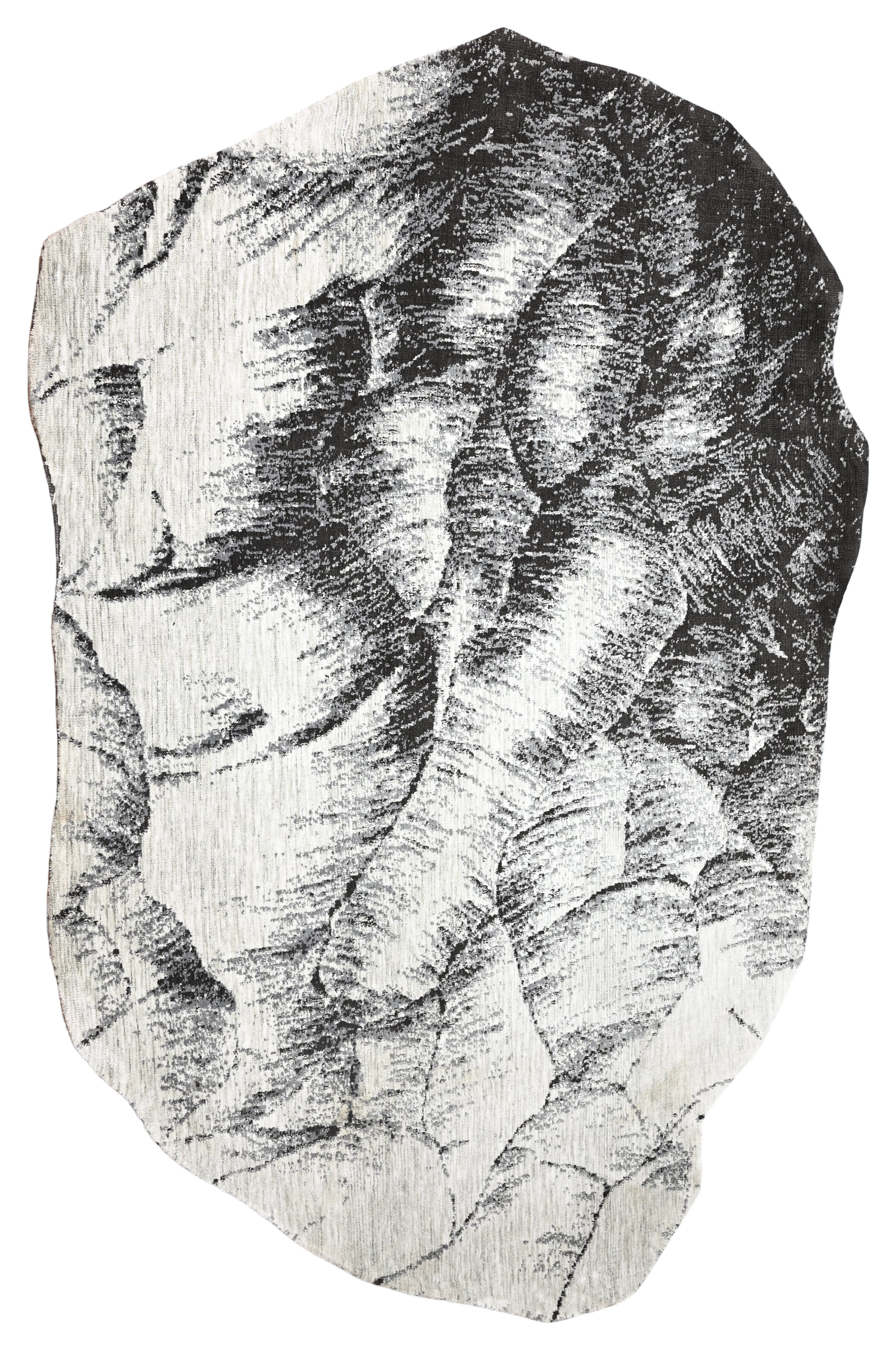 Organic Shape Rug (Charcoal Black)